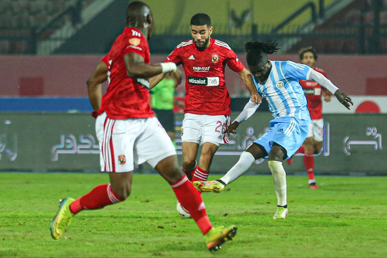 أحمد قندوسي لاعب الأهلي