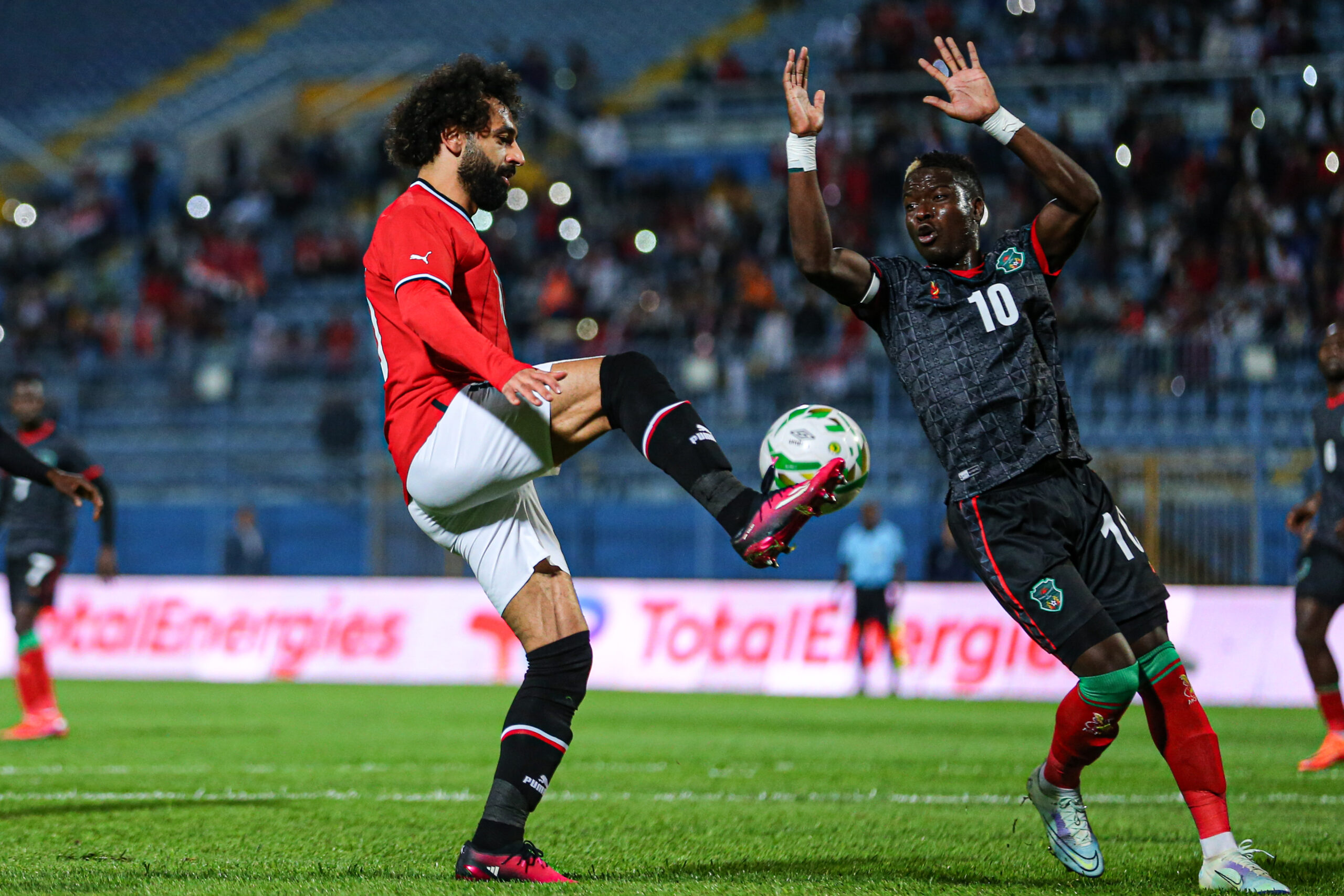 محمد صلاح خلال مباراة مصر ضد مالاوي (تصوير: مصطفى الشحات)