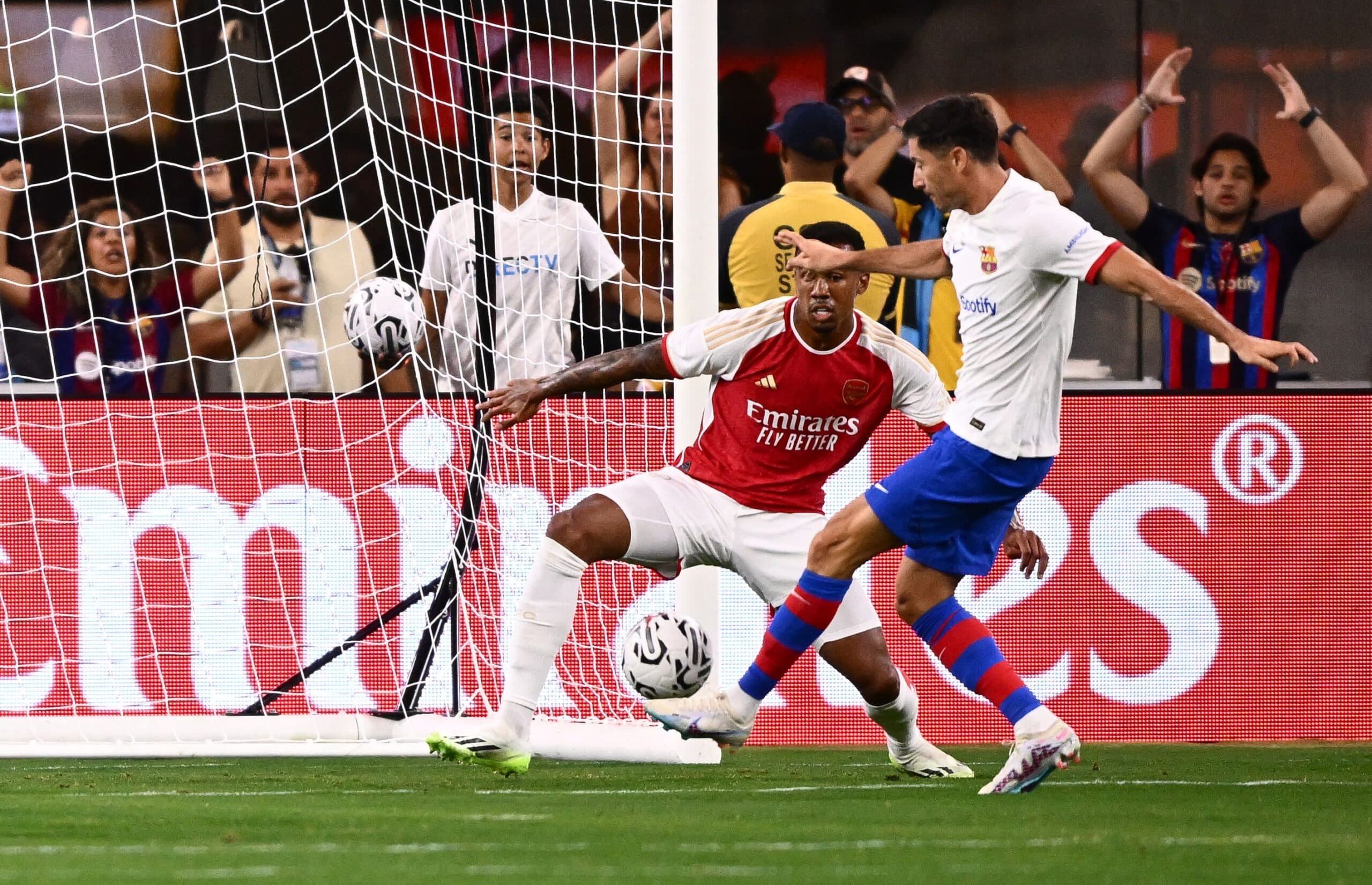 روبرت ليفاندوفسكي - برشلونة ضد أرسنال (المصدر:Gettyimages)