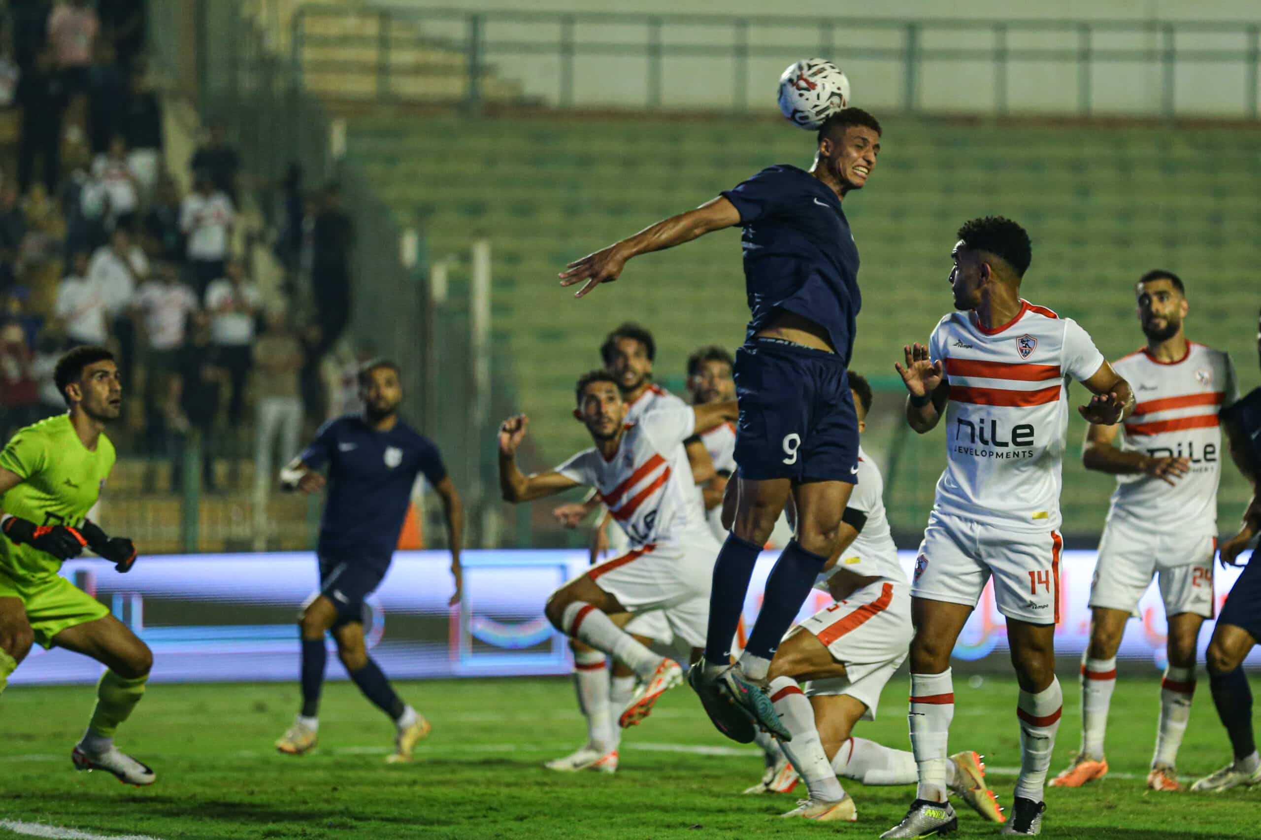 أحمد أمين مهاجم إنبي خلال مباراة الزمالك (تصوير: مصطفى الشحات)