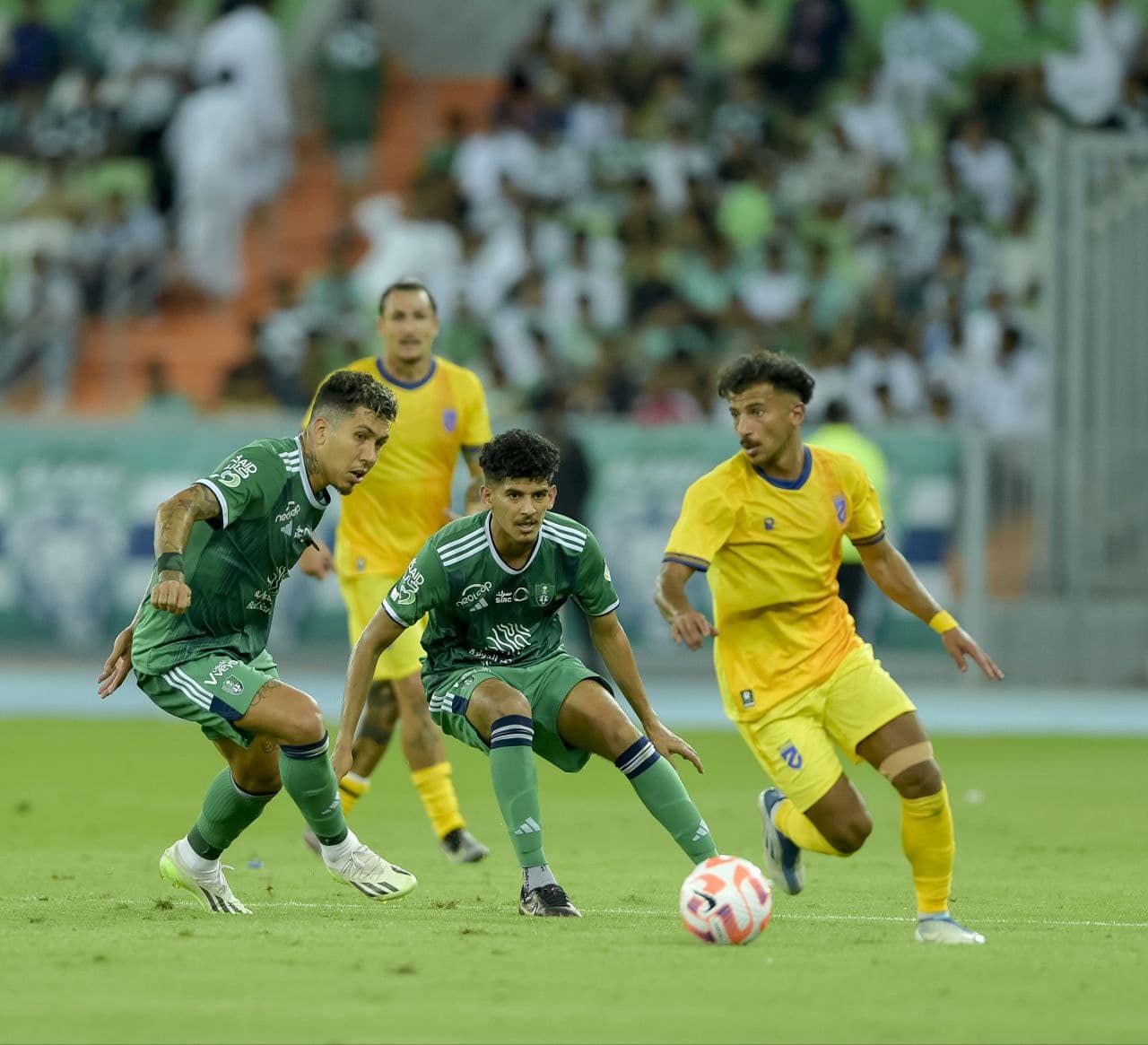 الحزم - الأهلي السعودي - روبرتو فيرمينو