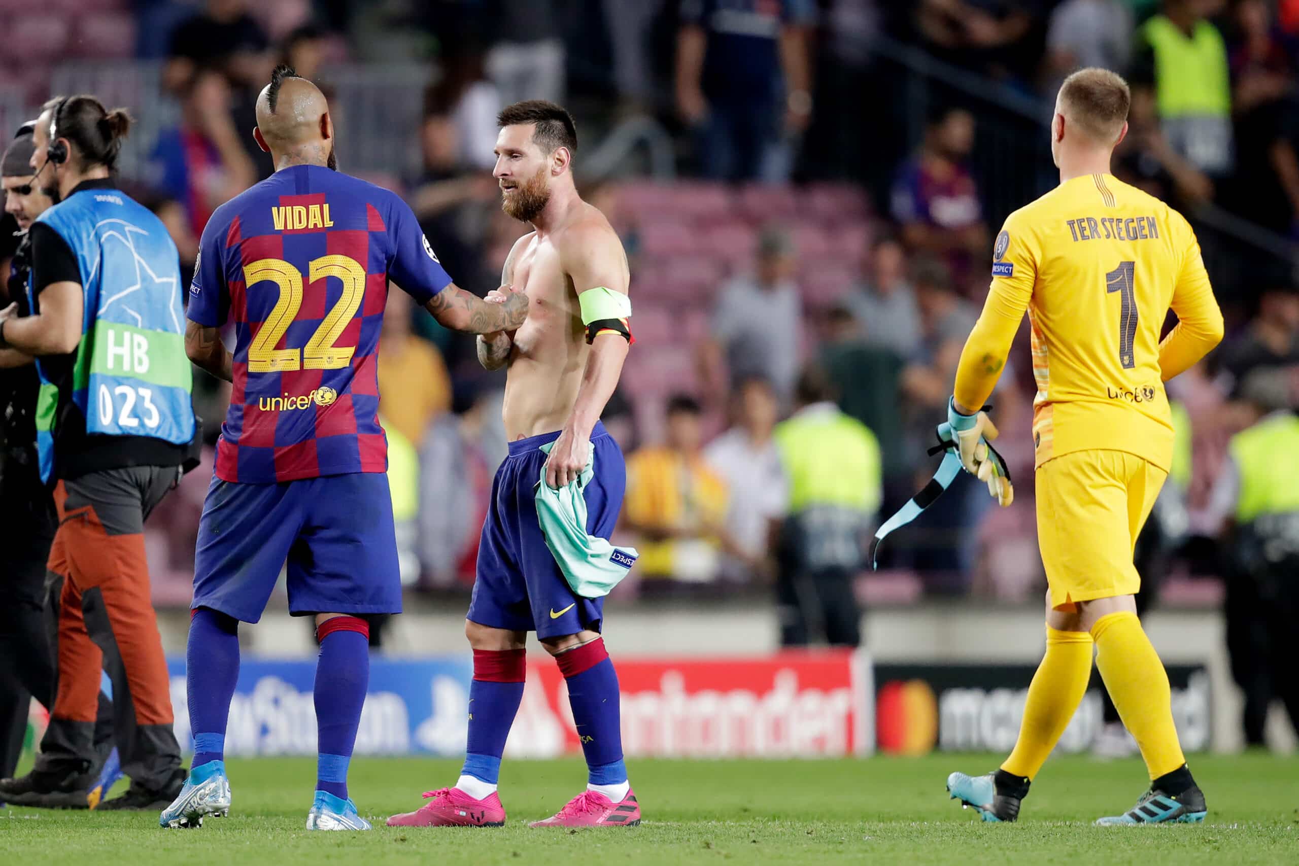 أرتورو فيدال - ليونيل ميسي - برشلونة