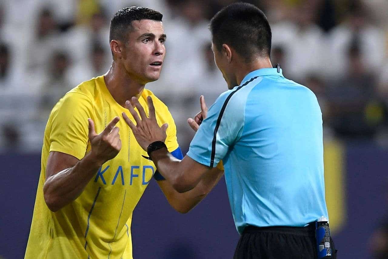 كم مرة حصل كريستيانو رونالدو على بطاقة حمراء