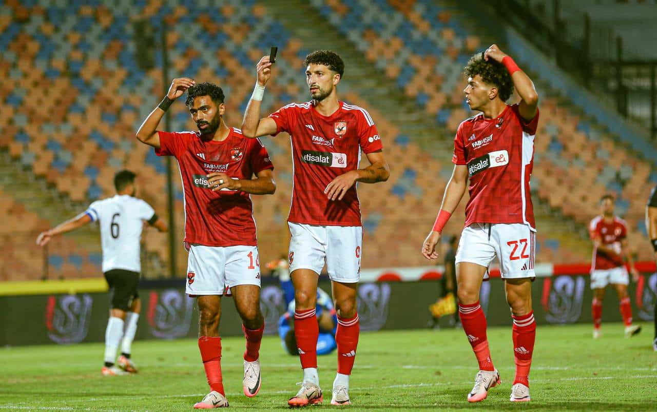 احتفال لاعبو الأهلي تكريما لأحمد رفعت