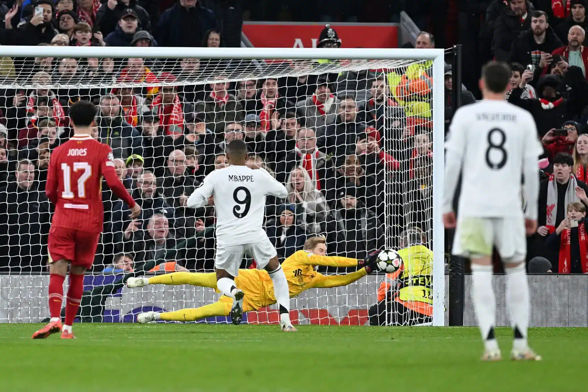 تشكيل ريال مدريد ضد خيتافي بالجولة 15 في الدوري الإسباني