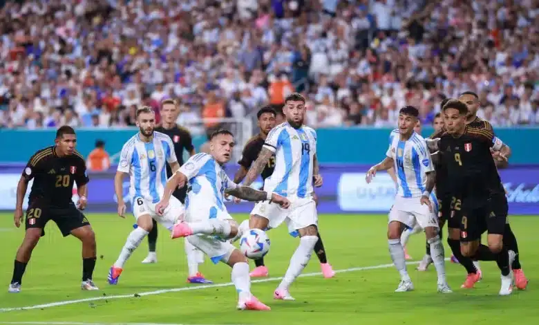 القنوات الناقلة لمباراة الأرجنتين ضد كولومبيا في تصفيات كأس العالم 2026