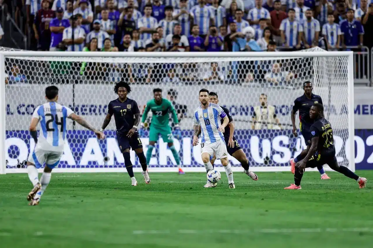القنوات الناقلة لمباراة الأرجنتين ضد تشيلي في تصفيات كأس العالم 2026