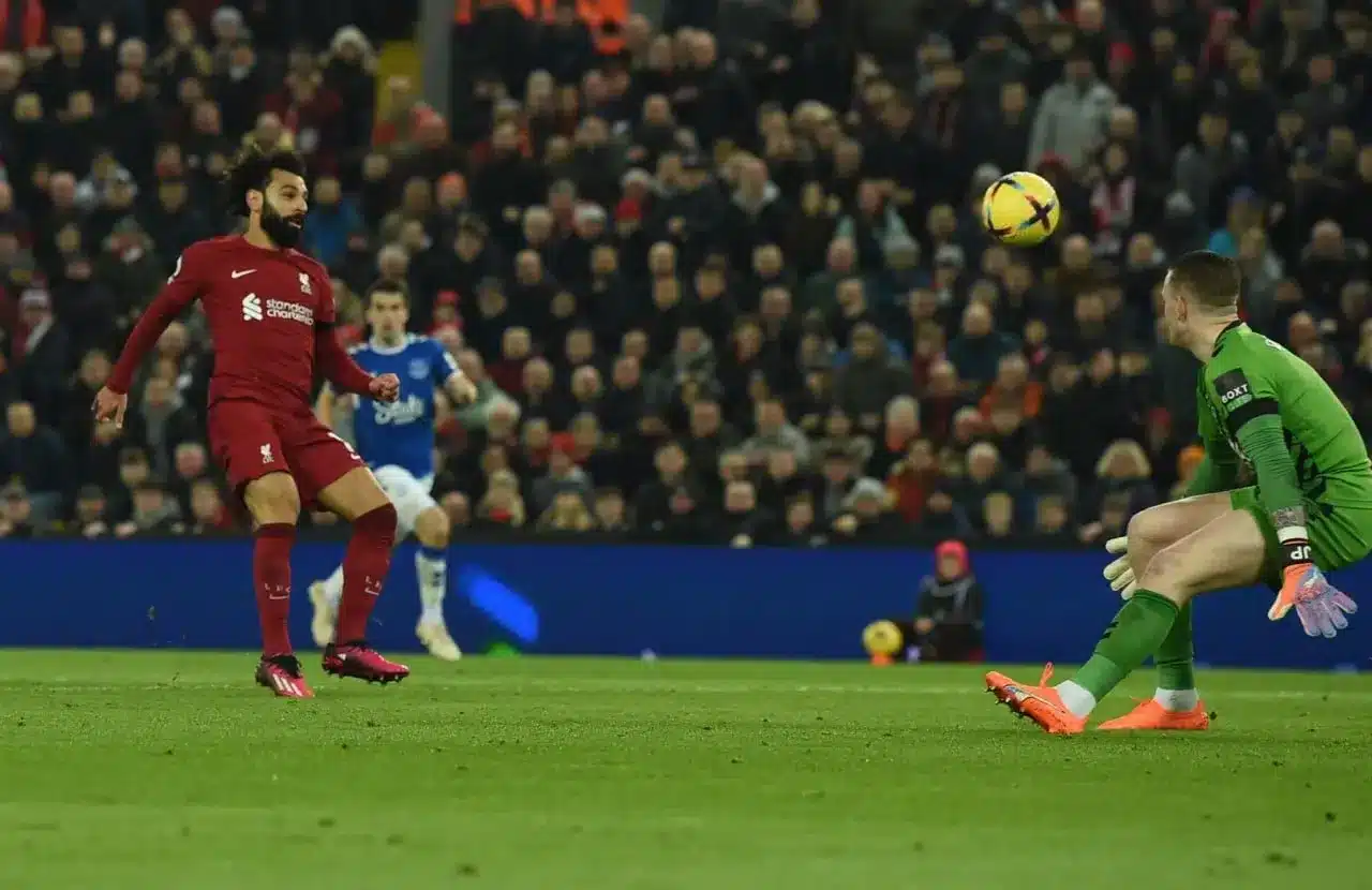 القنوات الناقلة لمباراة ليفربول ضد إيفرتون بالجولة 15 في الدوري الإنجليزي