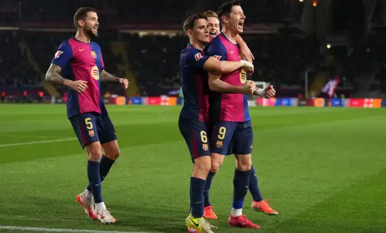 روبرت ليفاندوفسكي - جافي - برشلونة (المصدر:Gettyimages)