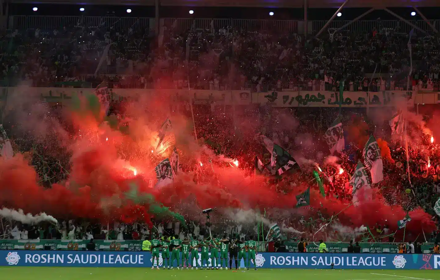 القنوات الناقلة لمباراة الأهلي ضد الرياض بالجولة 34 في الدوري السعودي