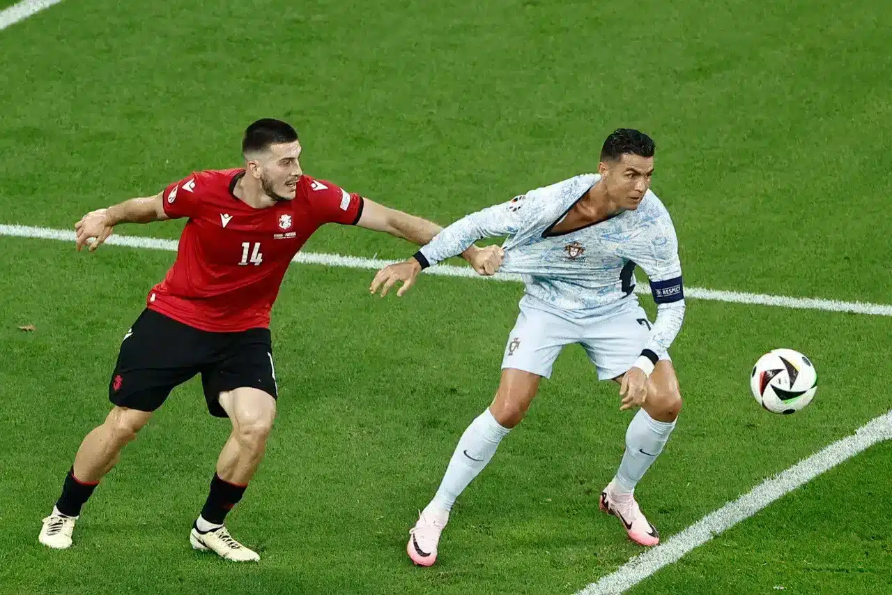 القنوات الناقلة لمباراة البرتغال ضد الدنمارك بإياب دوري الأمم الأوروبية