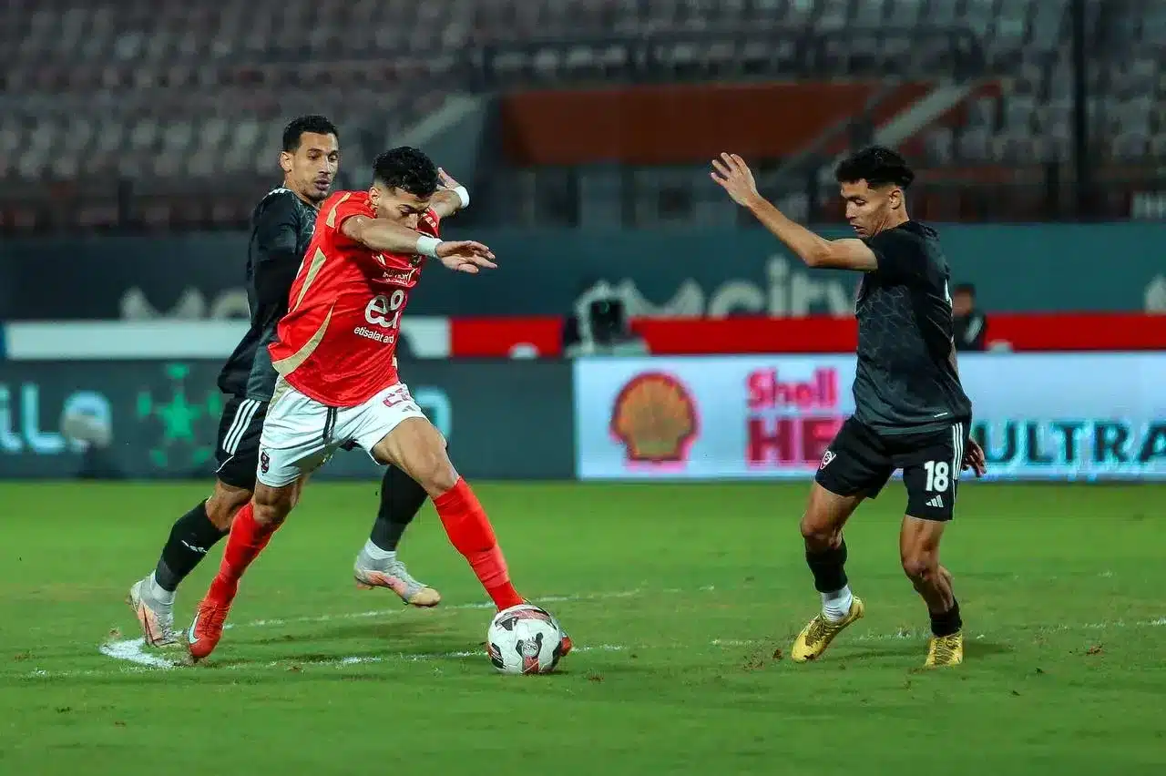 القنوات الناقلة لمباراة الأهلي ضد المصري في الدوري المصري 2025