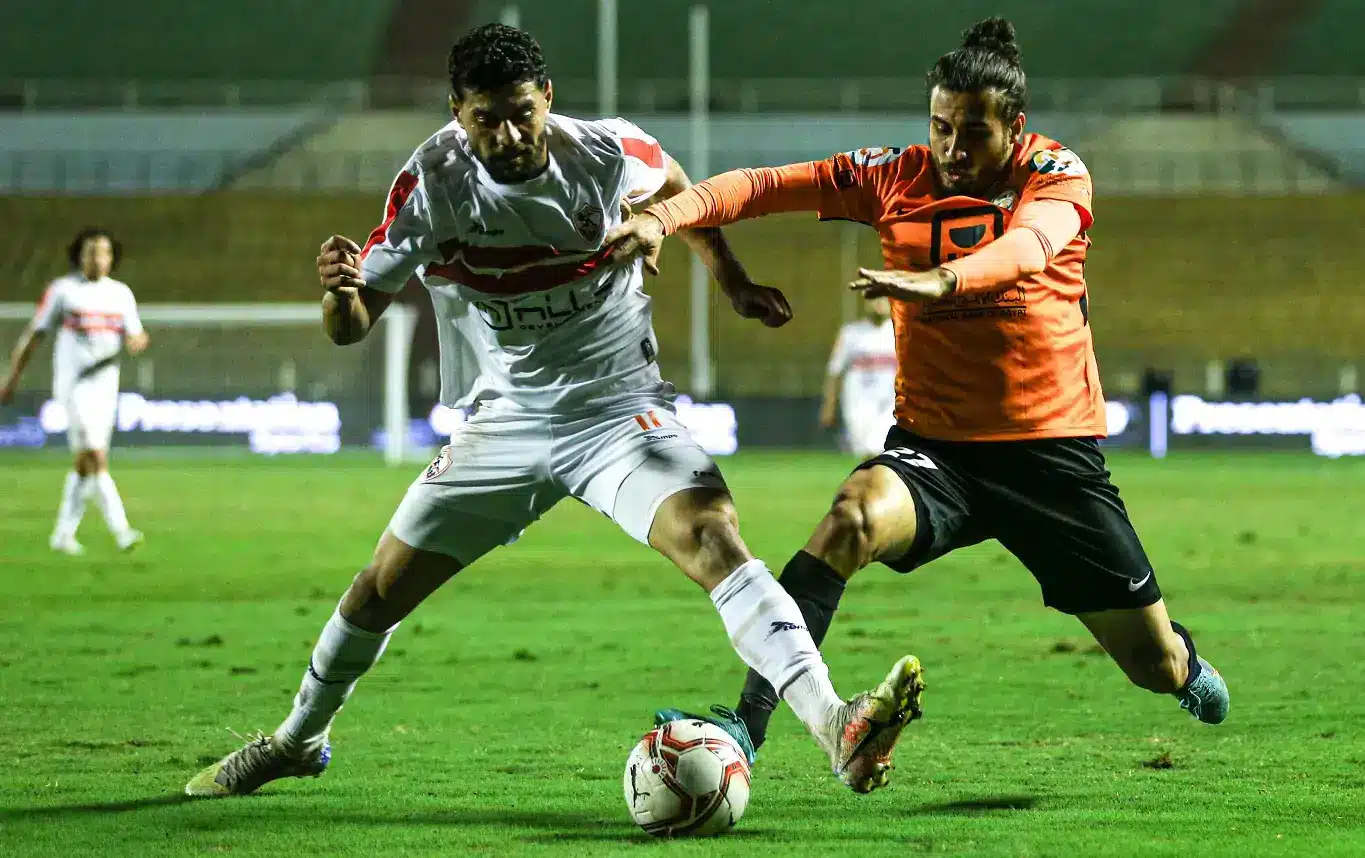 القنوات الناقلة لمباراة الزمالك ضد البنك الأهلي في الدوري المصري 2025