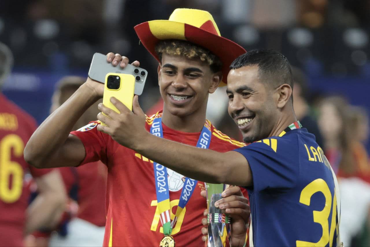 لامين يامال ووالده - المصدر: getty images