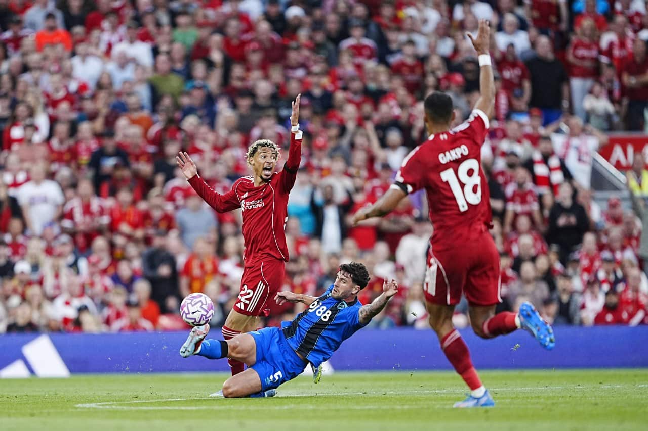 هوجو إيكيتيكي - كودي جاكبو - ماركوس سينسي - ليفربول ضد بورنموث (المصدر:Gettyimages)
