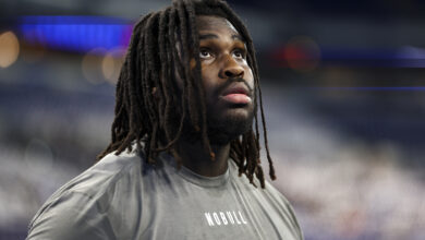 T'Vondre Sweat durante o Combine do Draft 2024