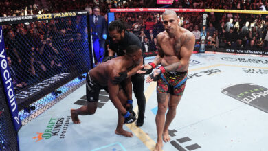 UFC 300 - Pereira vs Hill, Poatan comemorando vitória