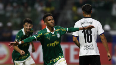 Estêvão comemora gol pelo Palmeiras na Libertadores