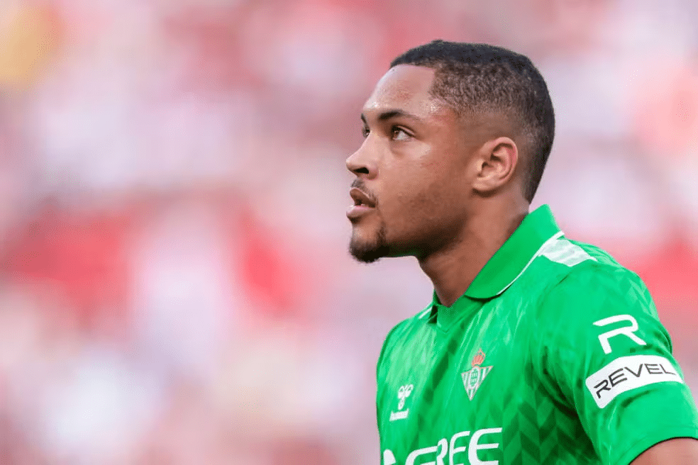 Vitor Roque, no Betis, alvo do Palmeiras