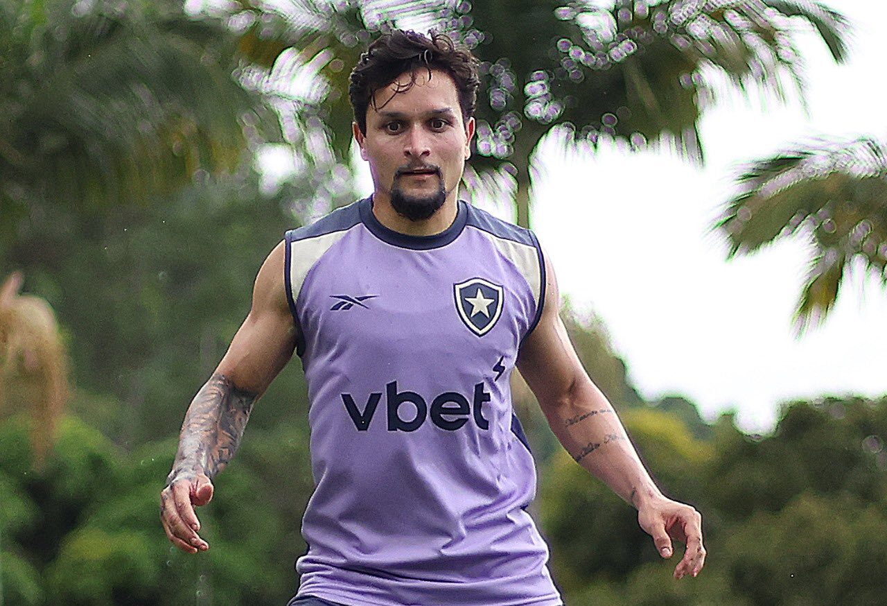 Artur em treino pelo Botafogo