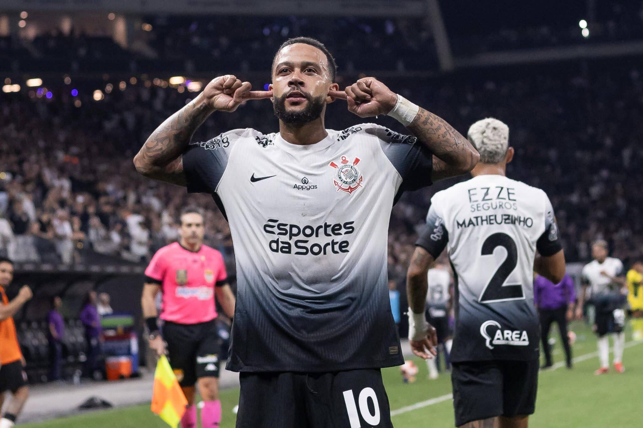 Memphis Depay pelo Corinthians