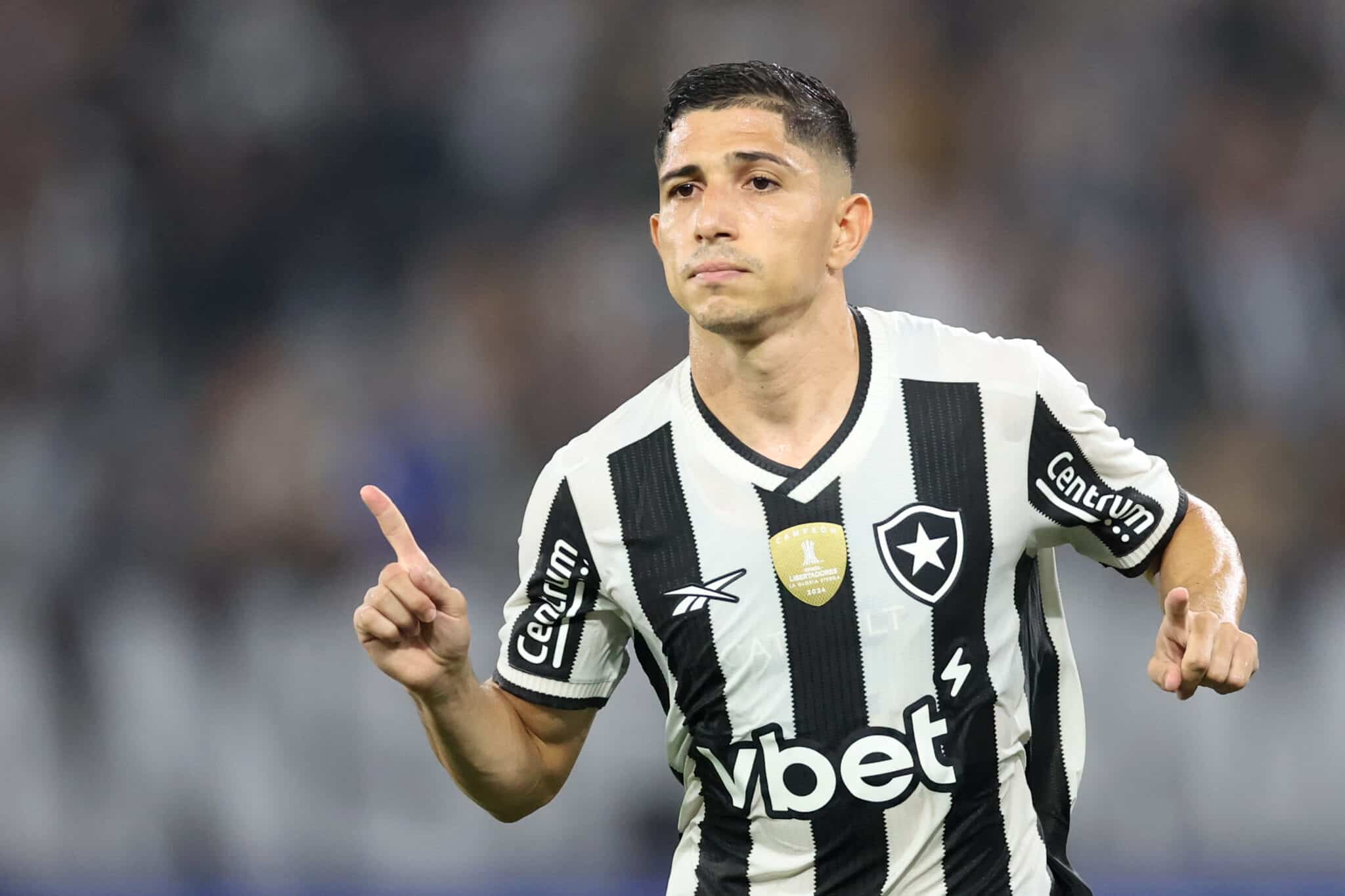 Savarino comemorando gol pelo Botafogo