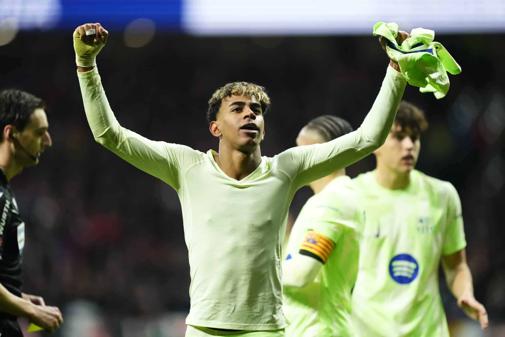 Lamine Yamal comemorando gol pelo Barcelona