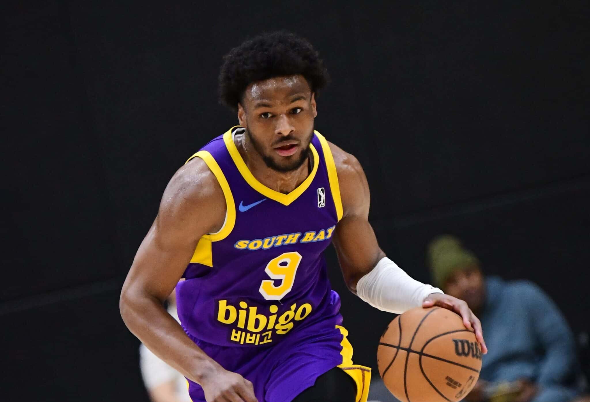 Bronny James pelo South Bay Lakers
