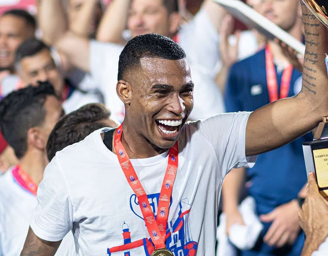 Jean Lucas comemorando título baiano pelo Bahia