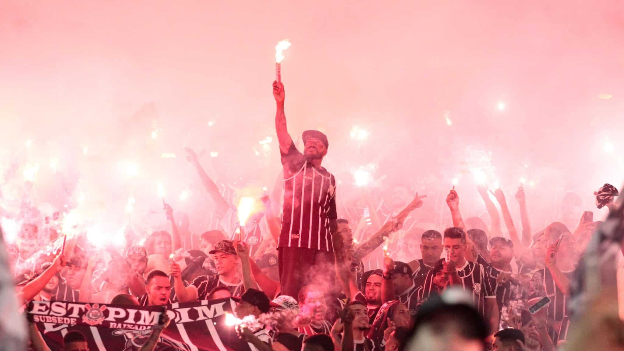 Torcida do Corinthians durante jogo do Paulistão na Neo Química Arena