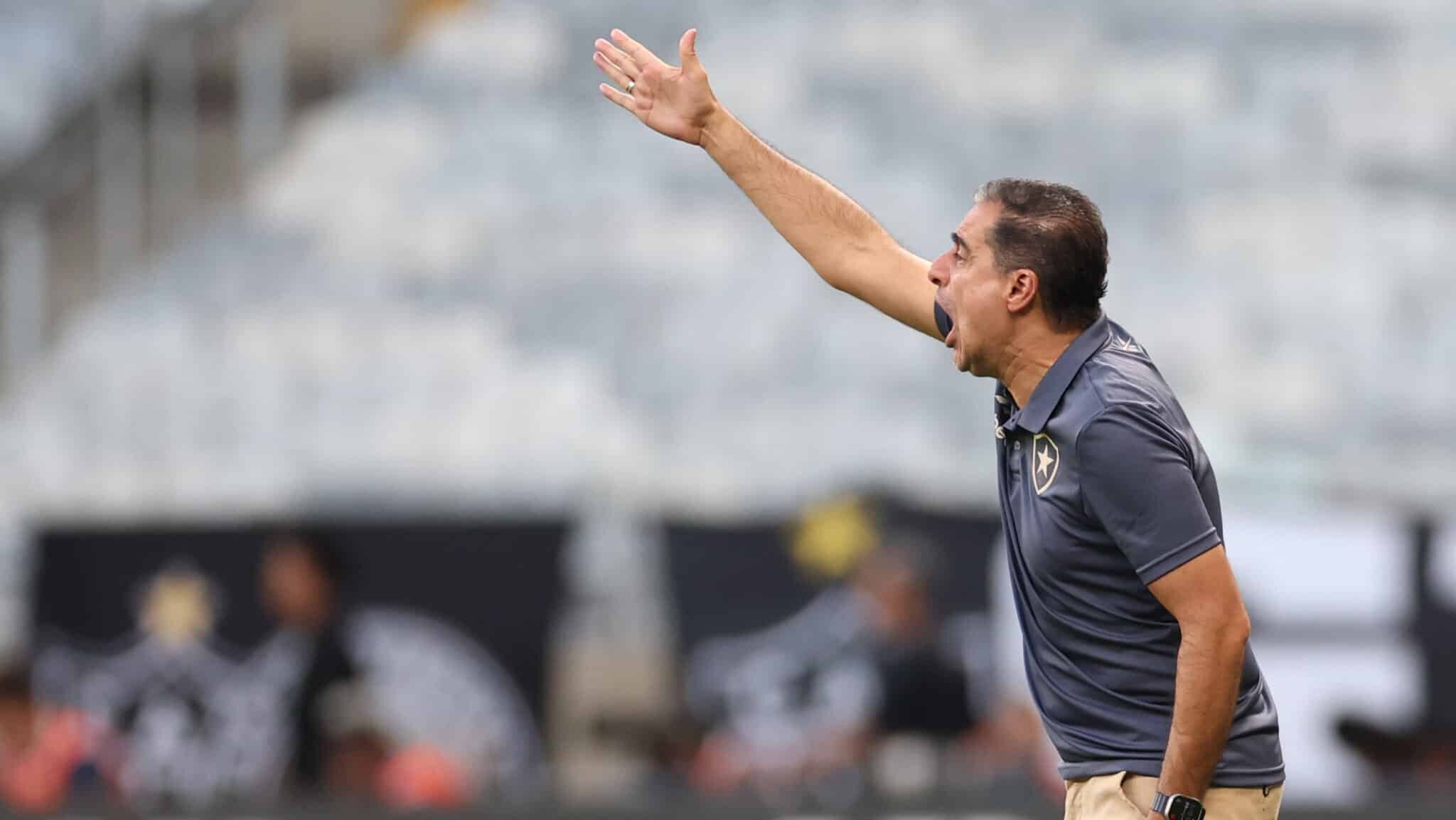 Renato Paiva no jogo entre Atlético-MG e Botafogo