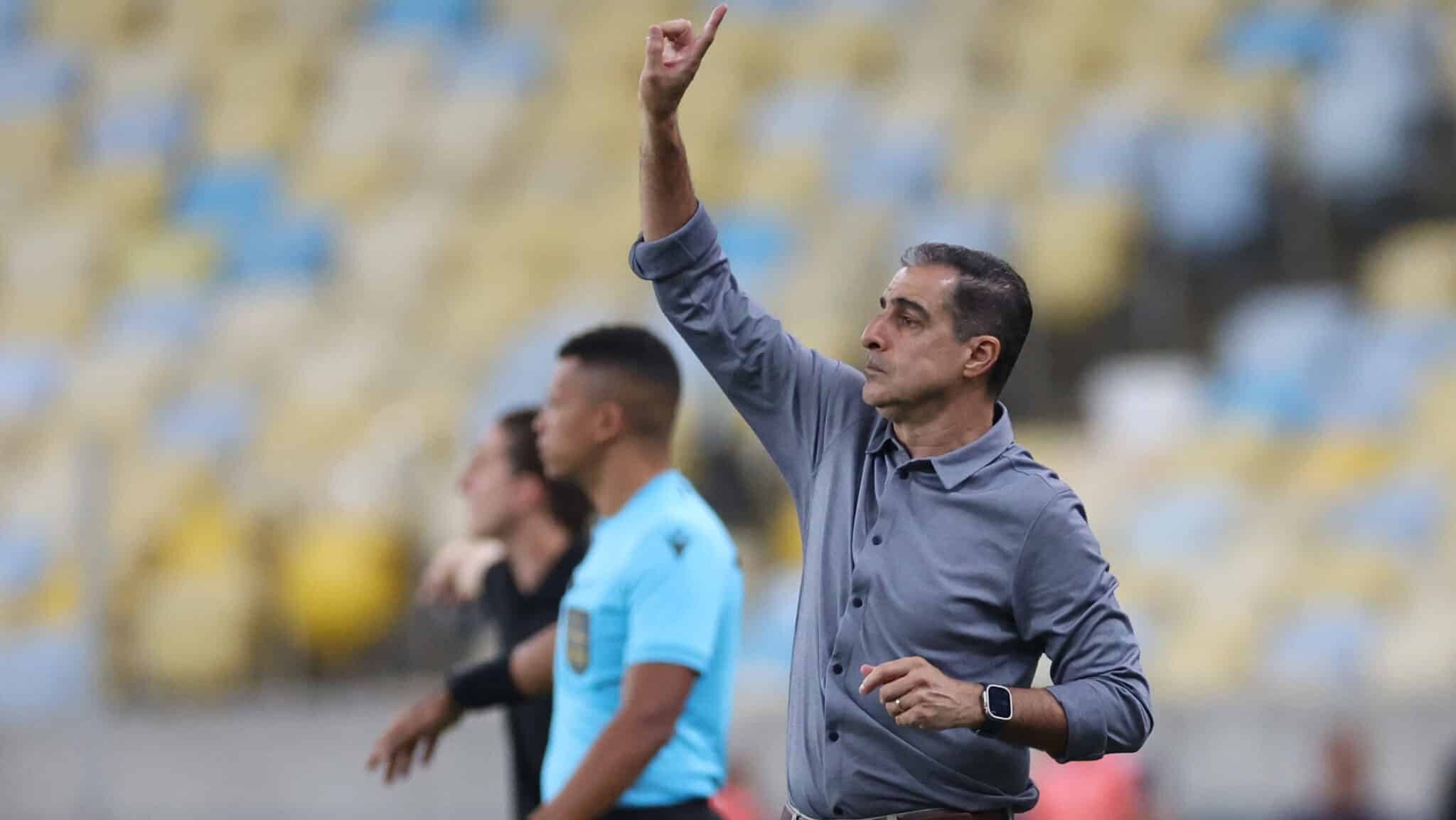Renato Paiva em jogo do Botafogo