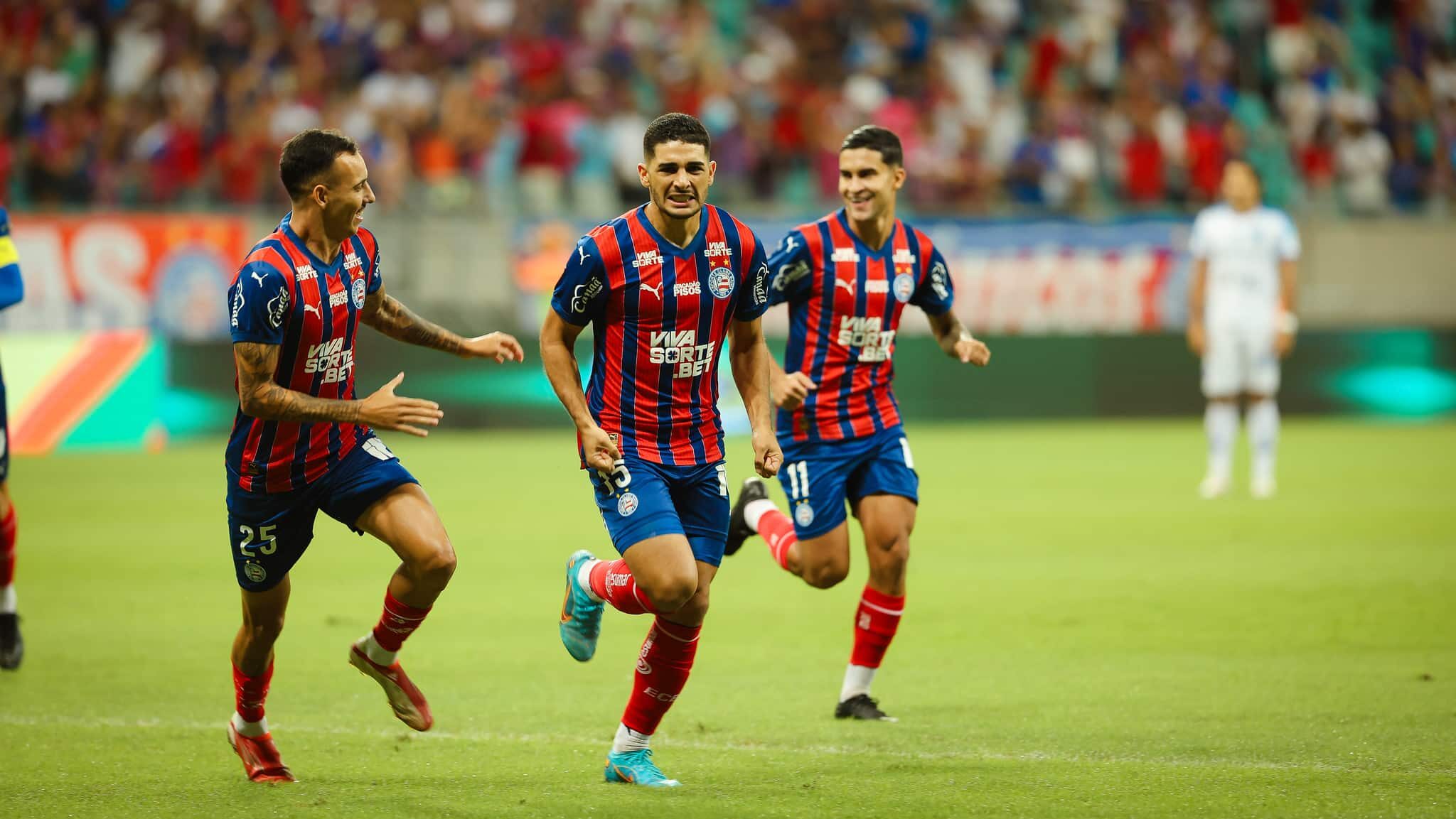 Michel Araújo no primeiro gol do Bahia