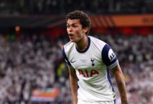 Brennan Johnson comemorando gol título do Tottenham na Europa League