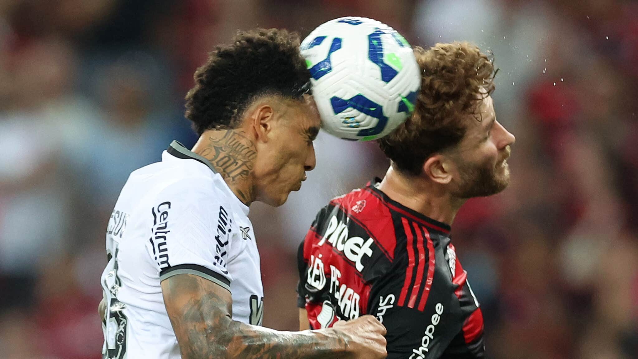 Igor Jesus, do Botafogo, e Léo Pereira, do Flamengo