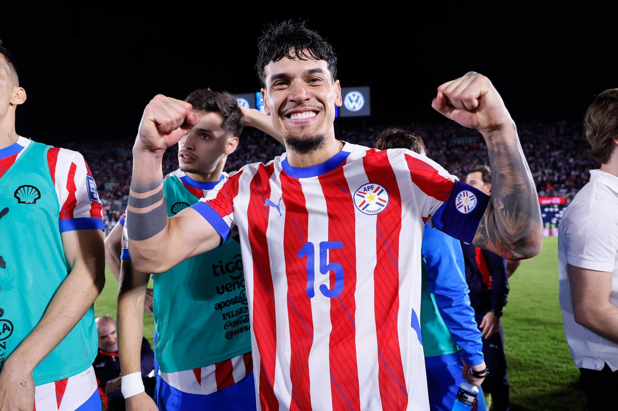 Gustavo Gómez comemorando a vitória do Paraguai sobre o Uruguai