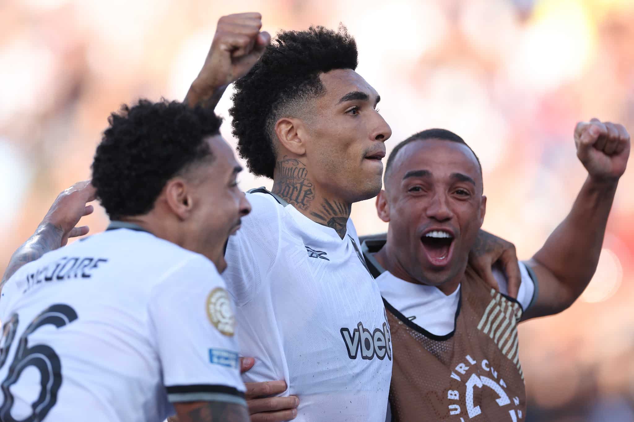 Igor Jesus, Marçal e Gregore na vitória do Botafogo sobre o PSG