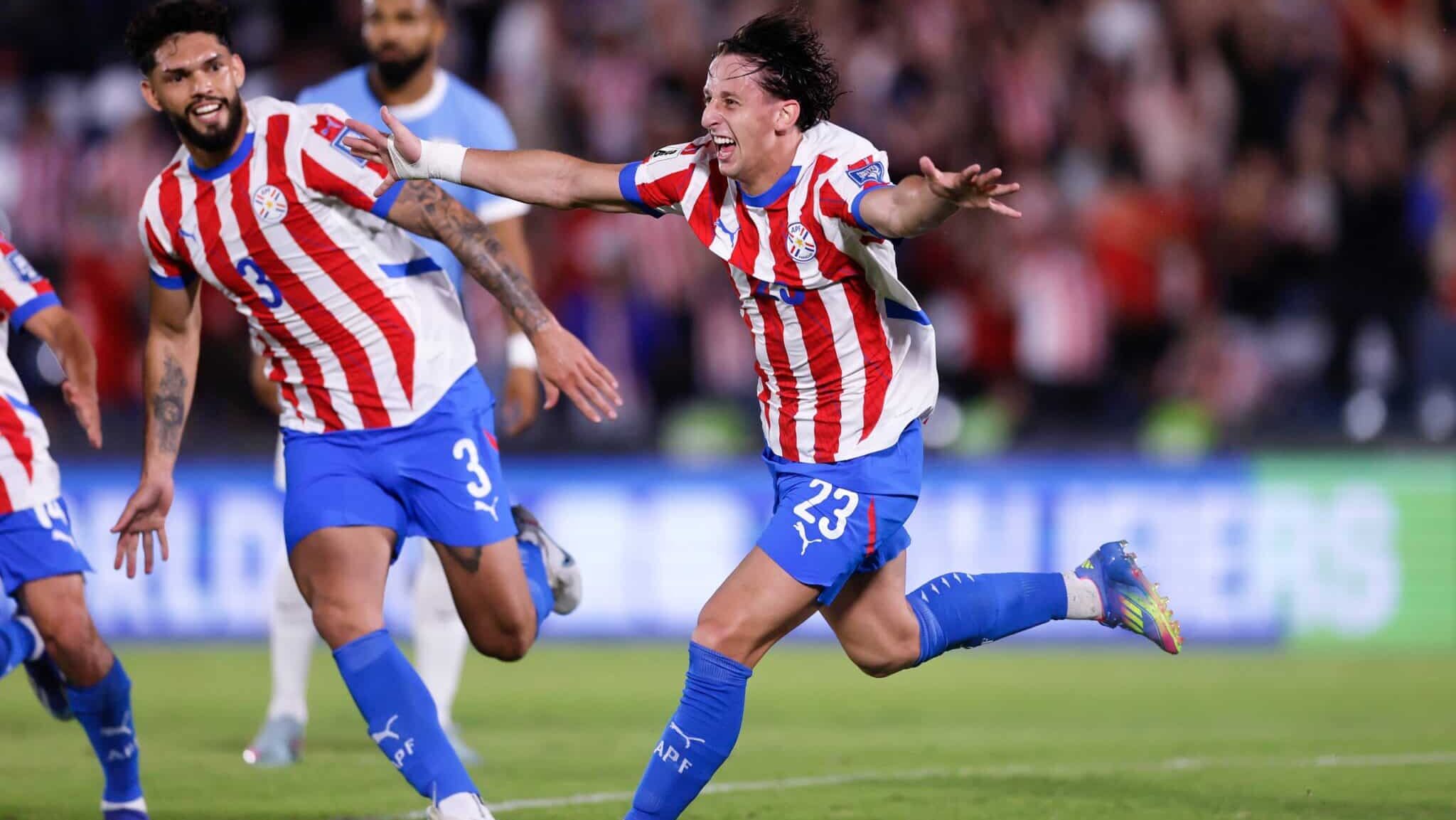 Galarza comemorando um dos gols da vitória do Paraguai sobre o Uruguai - Divulgação / @Albirroja