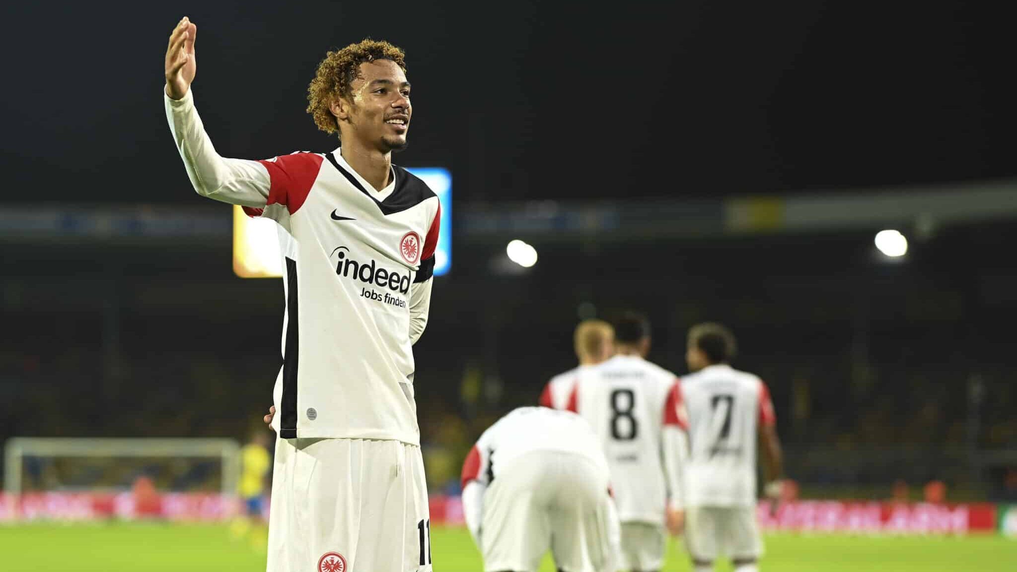Hugo Ekitike é um dos principais destaques do Eintacht Frankfurt - Foto: Swen Pförtner/picture alliance via Getty Images